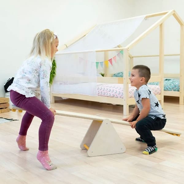 Balansspel och motorik Montessori i naturligt trä och turkosblått