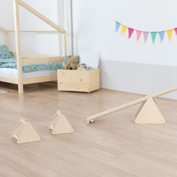 Balansspel och motorik Montessori i naturligt trä och vitt