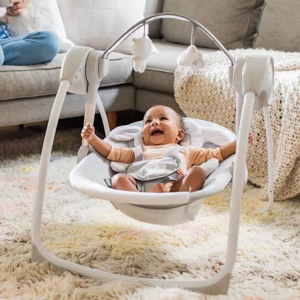 INGENUITY Baby Bouncer Foldbar Elektrisk Gynge - Lille Får - Aftagelig Bue og Legetøj, Timerindstillinger, Gynge