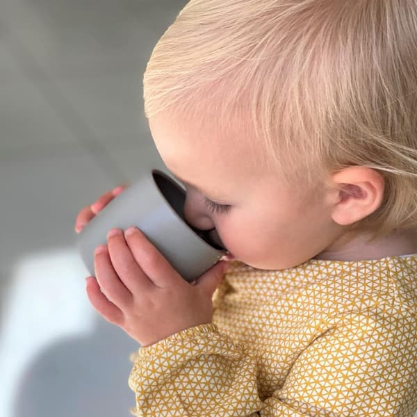 MinikOiOi Mini Cup Grå