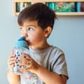 Miniatyrbild 4 av 4: Sugtasse - THERMOBABY - 295 ml - Läckageskydd - Klämma - Mickey Cool