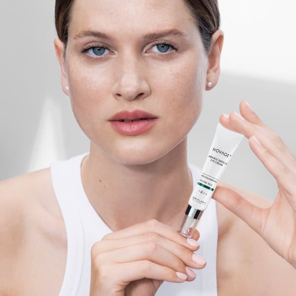 Oriflame Novage+ Wrinkle Smooth -silmänympärysvoide 15ml