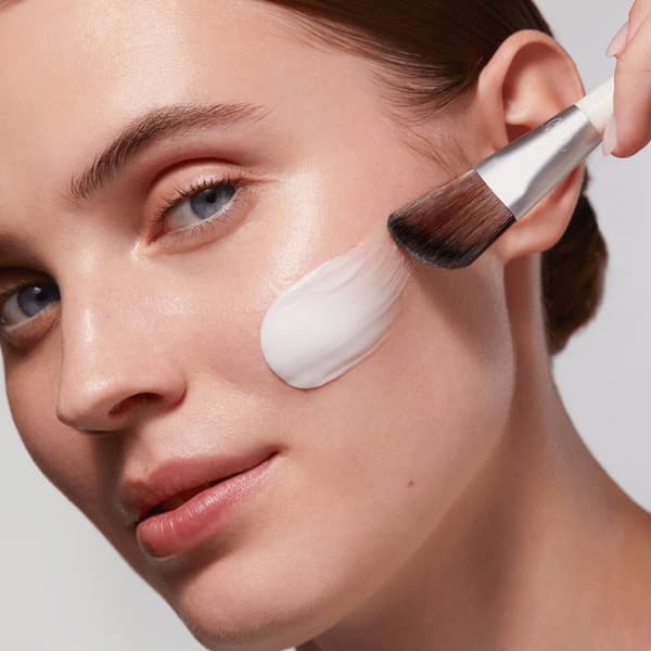 Oriflame-sivellin seerumeille ja voiteille 0 kpl.