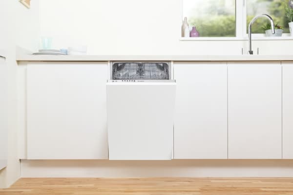 Indesit DI9E 2B10, Täysin sisäänrakennettu, Slimline (45 cm), Painikkeet, 1,3 m, 1,55 m, 1,5 m