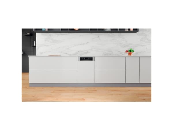 Whirlpool WSBC 3M27 X, Underbyggd, Slimline (45 cm), Svart, Rostfritt stål, Röra, 1,3 m, 1,55 m