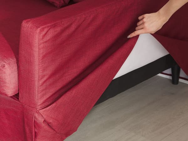 Sohvanpäällinen punainen kangas kolmen hengen sohvalle konepestävä vetoketjulla moderni tyyli