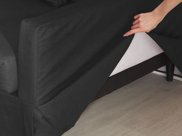 Sohvanpäällinen musta kangas kolmen hengen sohvalle konepestävä vetoketjulla moderni tyyli