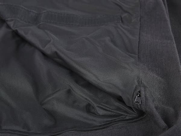 Sohvanpäällinen musta kangas kolmen hengen sohvalle konepestävä vetoketjulla moderni tyyli