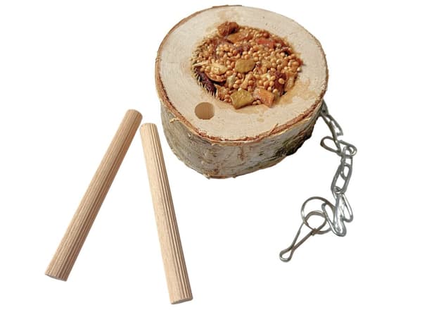 Rund träbit med frukter och frön - för små och medelstora papegojor