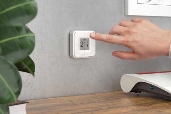 AVM FRITZ!DECT 440 (bærbar, konfigurerbar knap til Smart Home-betjening, styring af smarte FRITZ!-enheder, kan bruges til FRITZ!Box med DECT-base), hv