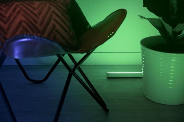 Philips Hue White and Color Ambiance Play Lightbar, himmennettävä, jopa 16 miljoonaa väriä, ohjattavissa sovelluksella, yhteensopiva Amazon Alexan kan