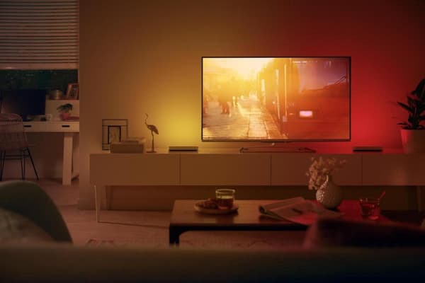 Philips Hue White and Color Ambiance Play Lightbar, himmennettävä, jopa 16 miljoonaa väriä, ohjattavissa sovelluksella, yhteensopiva Amazon Alexan kan