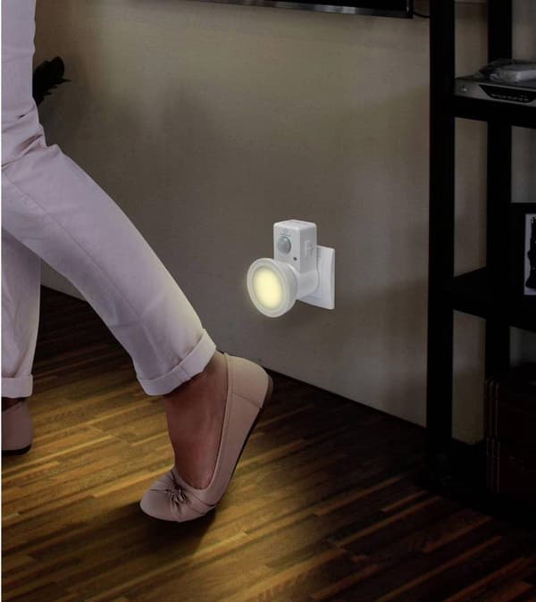 Renkforce 1588385 PIR bevægelsesdetektor Mellemstik 120 ° Hvid IP20
