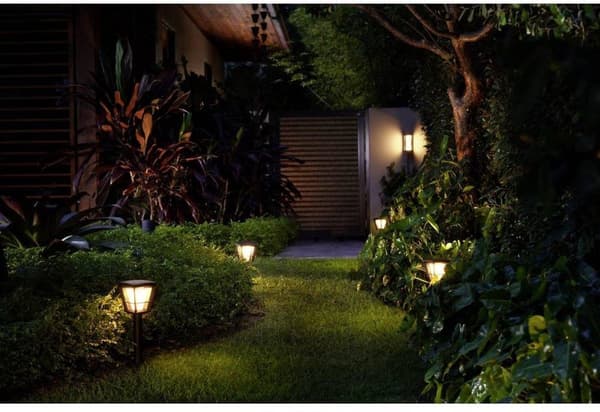 Philips Hue - Impress vägglampa - Hue Outdoor 24V - Vit & Färg Ambiance (915005842101)