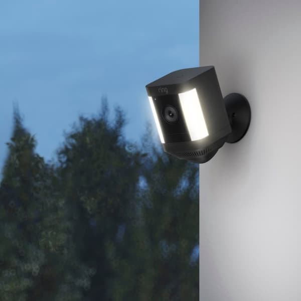 Ring Spotlight Cam Plus - Batteri - Sikkerhedskamera - Sort