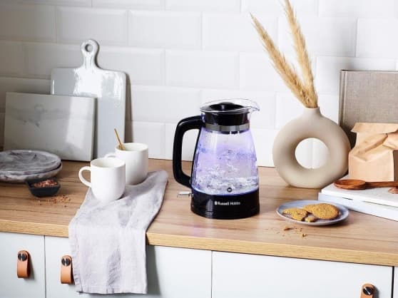 Lasikeitin 26080-70, Russell Hobbs
