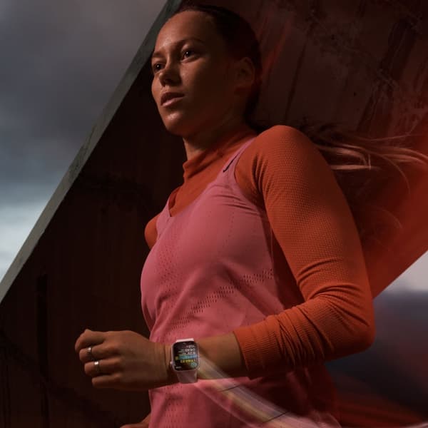 Apple Watch Series 9 (GPS) 45 mm röd (PRODUCT)RED aluminiumboett och rött (PRODUCT)RED sportarmband, S/M (MRXJ3)