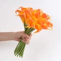 Pikkukuva 9 / 10: 12kpl keinotekoisia alla liljoja, 36 cm pitkät keinotekoiset Calla liljat varrella häihin, morsiuskimppu, kodin sisustus, oranssi