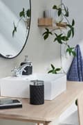 Miniatyrbild 4 av 5: FURNLUX TVÅLHÅLLARE PORTIA SVART 10CM