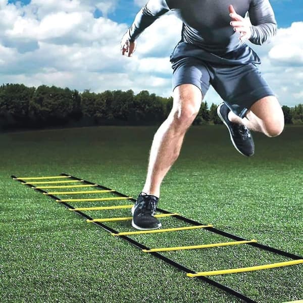 Hastighets- og smidighetstreningutstyr for fotball med Agility-stige, kjegler og fallskjerm