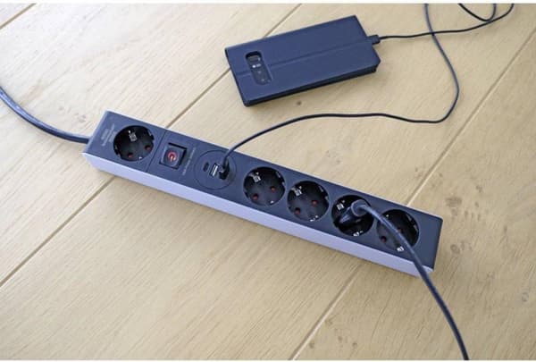 Brennenstuhl 5-vejs strømskinne med USB C strømforsyning og 2 USB 2,4 A (USB C strømskinne til hurtig opladning, 1x USB C strømforsyning, 2x USB 2,4 A