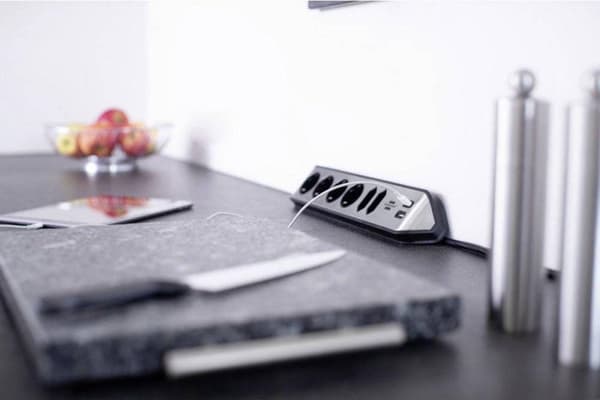brennenstuhl®estilo hjørnestik 4-vejs (stikdåse med rustfri ståloverflade til køkken og kontor, med 4x beskyttende kontaktstik, 2x Euro-stik, 2x USB-o