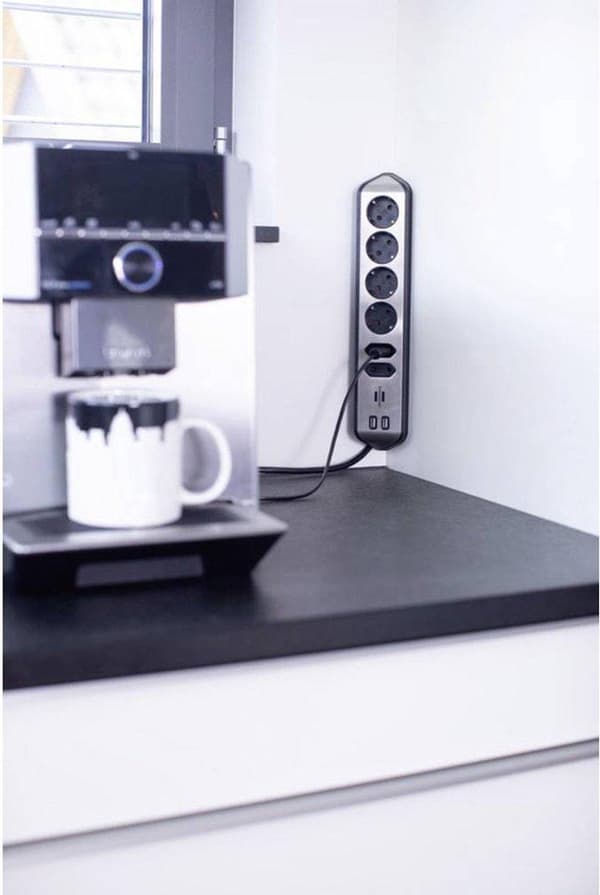 brennenstuhl®estilo hjørnestik 4-vejs (stikdåse med rustfri ståloverflade til køkken og kontor, med 4x beskyttende kontaktstik, 2x Euro-stik, 2x USB-o