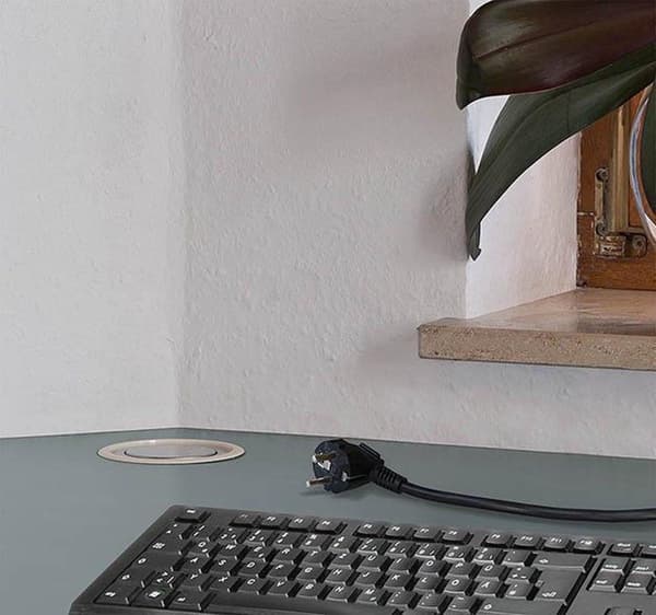 Brennenstuhl Tower Power skrivebord forsænket strømskinne med 3 kontakter og 2x USB / sort - 2 meter