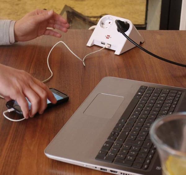 Brennenstuhl Desktop-virtapistoke 2 koskettimella ja 2x USB / valkoinen - 1,8 metriä