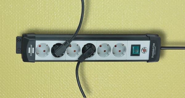 Brennenstuhl Premium-Line strømskinne med 6 kontakter / grå / sort - 3 meter
