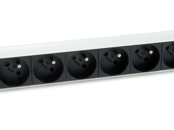 Udstyr stikramme 19"(1U)8-vejs CEE7/7 1,8m kabel(Fr)si