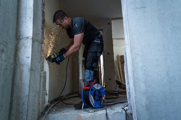 Brennerstuhl Garant IP44 teollisuus/rakennustyömaakaapelikela, 25m erikoismuovista (rakennustyömaakäyttöön ja pysyvään ulkokäyttöön, Made in Germany)