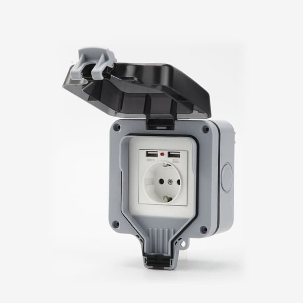INF Vanntett vegguttak med deksel, med 2 USB-porter Grå
