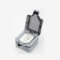 Miniatyrbilde 2 av 4: INF Vanntett vegguttak med deksel, med 2 USB-porter Grå