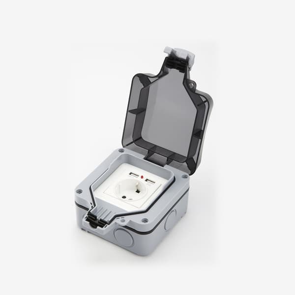 INF Vanntett vegguttak med deksel, med 2 USB-porter Grå