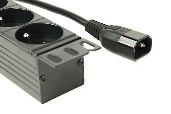 Gembird EG-PDU-014-FC14 strømfordelingsenhed (PDU) 8 stikkontakter 1U sort