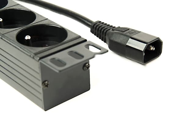Gembird EG-PDU-014-FC14 strømfordelingsenhed (PDU) 8 stikkontakter 1U sort