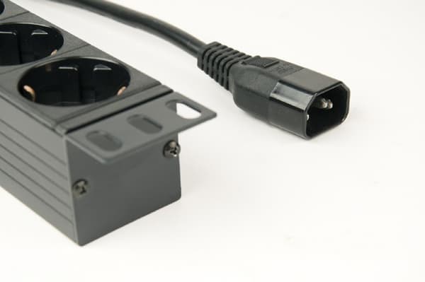 Gembird EG-PDU-014-C14 strømfordelingsenhed (PDU) 8 stikkontakter 1U sort