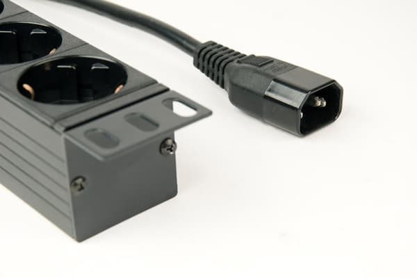 Gembird EG-PDU-014-C14 strømfordelingsenhed (PDU) 8 stikkontakter 1U sort