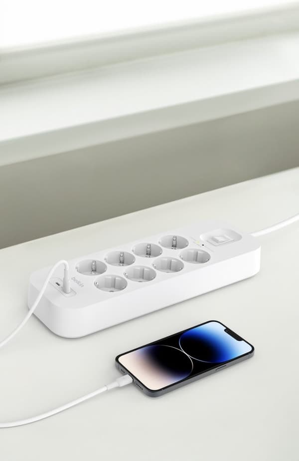 Belkin Spændingsbeskytter med 8 fatninger Hvid 2M (USB-C + USB-C)