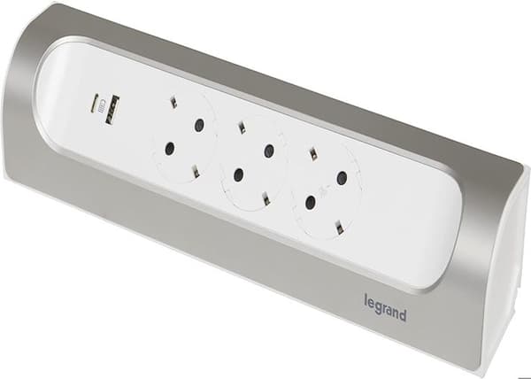 Legrand 694504 grenuttag, Färg Vit Aluminium. Vinklad grenuttag, med 2 USB Typ A- och Type C-portar, utan