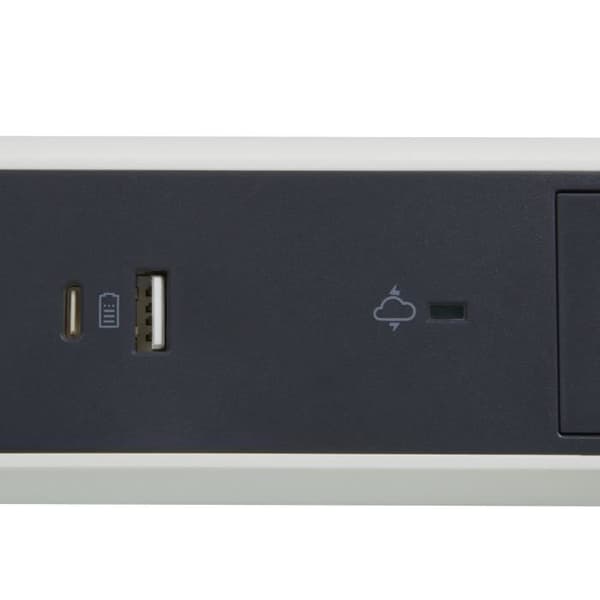 LEGRAND Multi-socket FB 3x2P+E prenium överspänningsskydd USB A+C 1,5m vit/