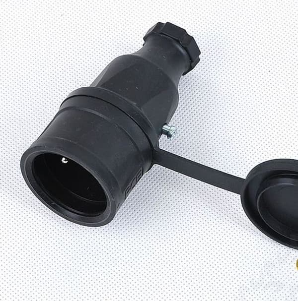 Prise Aep - 9002228 - Bärbar kontakt, enfas, gummi med stickpropp 16A 230V IP44 ()