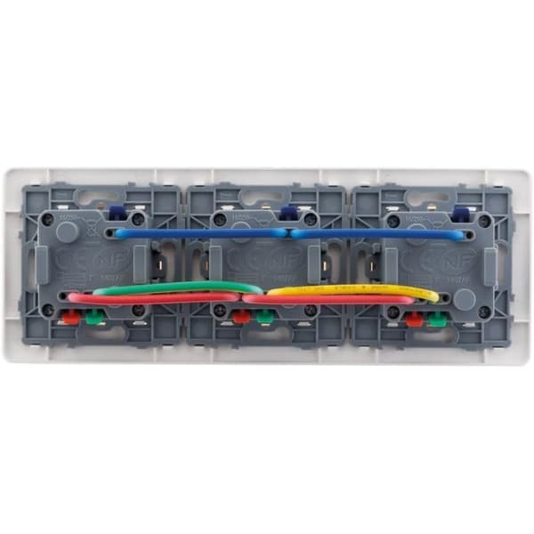 Triple stickkontakt - ARTEZO - 2P+T 16A - Vit - Rektangulär - Inomhus