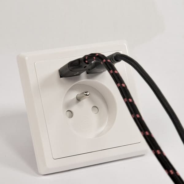 Infälld kontaktuttag 16A T + 2 USB-laddare