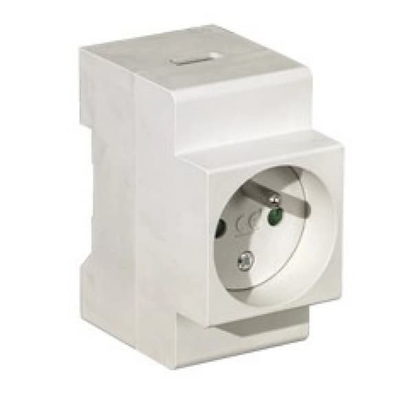 TH-kiskon pistorasia maadoituksella 16A/250V M.06-16A/250V