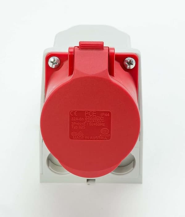 Kiinteä läpivientipistorasia 32A 3P+Z+N 400V IP44