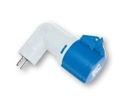 Sovitin, jossa Uni Schuko -pistoke 16A/3P/230V, CEE-pistorasia 16A 230V IP44