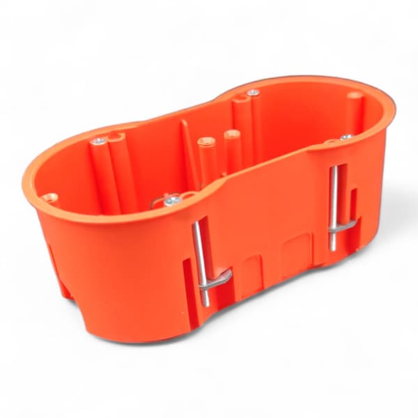 x kipsilevylaatikko, jossa 2 lokeroa, ? 68 mm x 136 mm x 60 mm syvä, PK60-10PG 1 kpl.