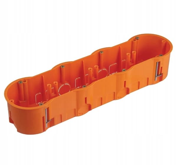 1 x 4-reikäinen kipsilevylaatikko, ? 68 mm x 272 mm x 60 mm syvä, PK60-47PG 1.